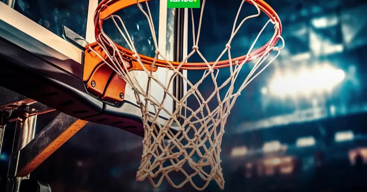 Jogador de basquete em quadra durante uma partida