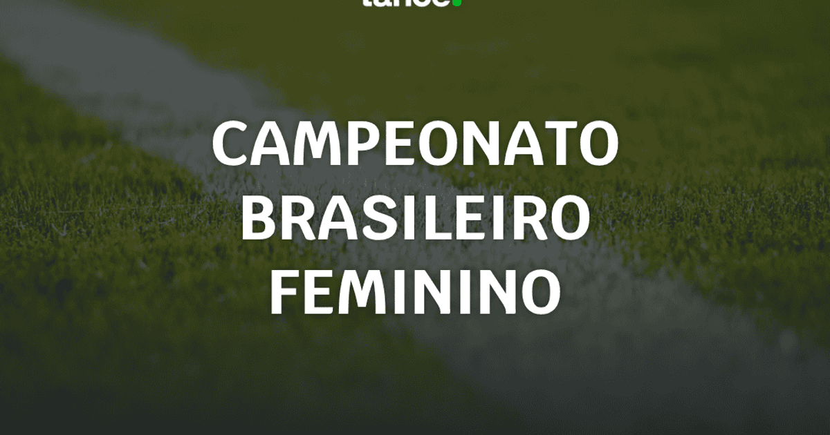 Partida de futsal no segundo tempo com placar apertado